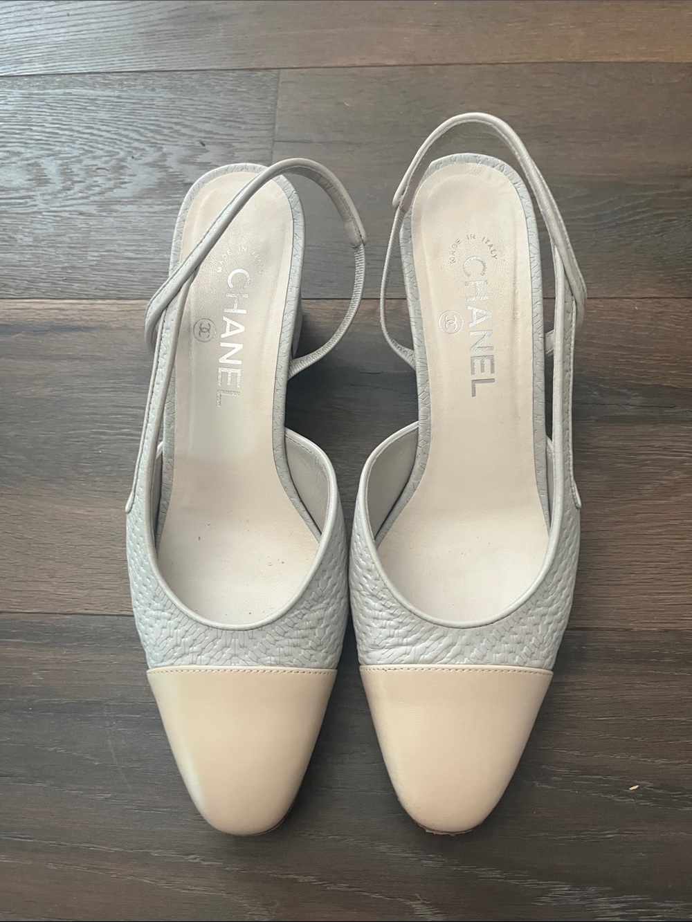 39 CHANEL Two-Tone Slingback Pumps in Light Gray and Beige Cap Toe